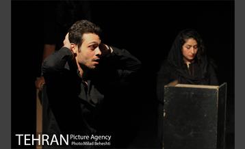 نمایشنامه خوانی او فقط خسته بود‎ 13