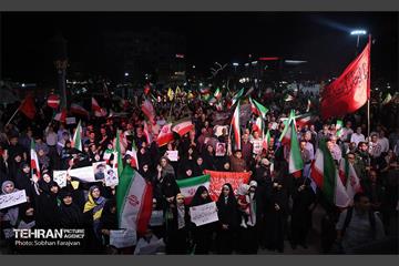 اجتماع مردمی دفاع از انقلاب در میدان کمال الملک تهرانسر 18