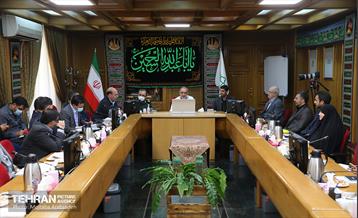 جلسه بررسی طرح بازآفرینی باغ‌راه حضرت فاطمه (س) با حضور شهردار تهران