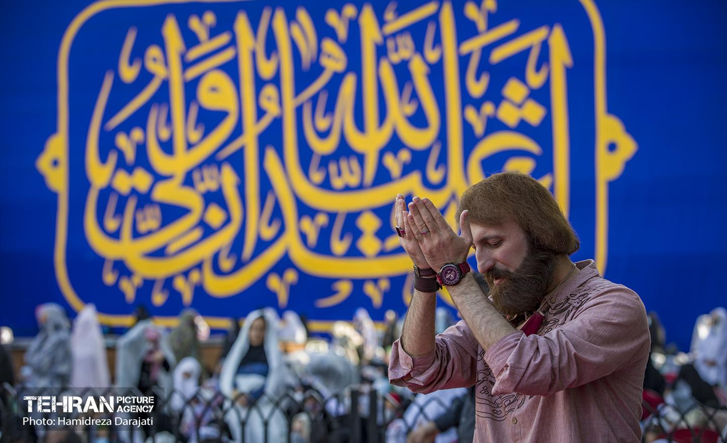 اقامه نماز عید سعید فطر در امامزاده صالح (ع) 17