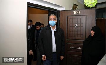 حضور شهردار تهران در منزل شهیدان الله کرمی 3