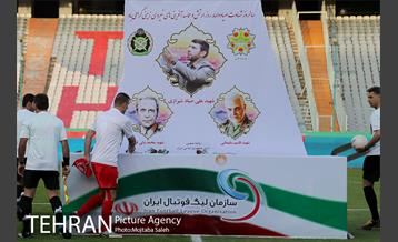 دیدار تیم های فوتبال پرسپولیس و نساجی  33