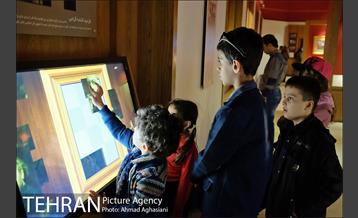 بازدید نوروزی مردم از موزه ملک 21
