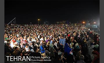 ویژه برنامه شب فیروزه ای در دریاچه شهدای خلیج فارس 31