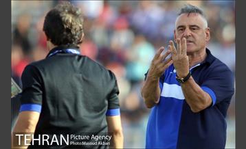 دیدار تیم‌های فوتبال گسترش فولاد و پرسپولیس 18