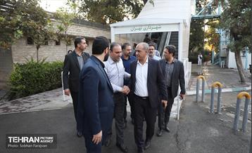 بازدید مدیرکل حوزه شهردار تهران از پروژه پل‌های مکانیزه عابرپیاده 24