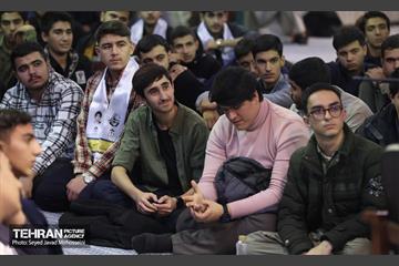 نشست صمیمانه شهردار تهران با دانش آموزان بسیجی سراسر کشور 21