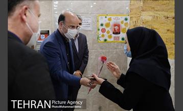 بازدید شهردار منطقه شش از بیمارستان فیروزگر و شرکت شهر سالم 4