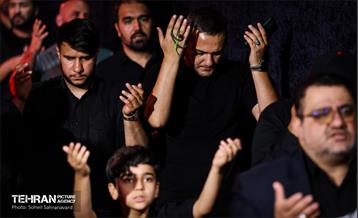 عزاداری شب پنجم محرم به نیابت از «رهبر شهید انقلاب»