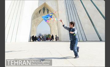 همایش زنگ تحرک و جشنواره بادبادک ها در میدان آزادی 31