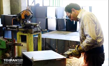 مراحل ساخت المان های نمایشگاه نشان عاشقی