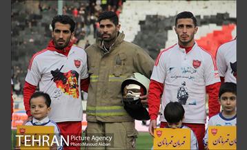 دیدار تیم های فوتبال پرسپولیس و گسترش فولاد