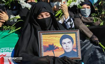 تشییع و تدفین پیکر مطهر دو شهید گمنام در منطقه 17