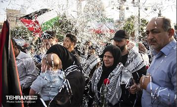 استقبال از خانواده شهدای غزه در میدان فلسطین تهران 21