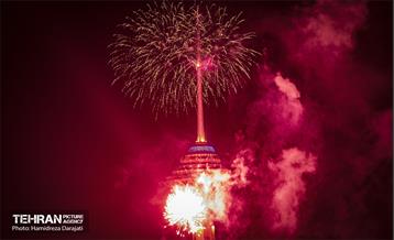 نورافشانی جشن پیروزی انقلاب اسلامی در برج میلاد 14