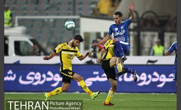 دیدار استقلال و سپاهان در لیگ برتر فوتبال 15