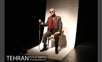 نمایش همه چیز می گذرد، تو نمی گذری‎ 8