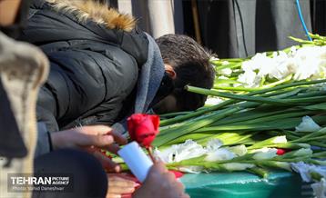 تشییع و تدفین پیکر مطهر دو شهید گمنام در منطقه 17