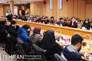 نشست صمیمانه رئیس مرکز ارتباطات شهرداری تهران با اصحاب رسانه 12