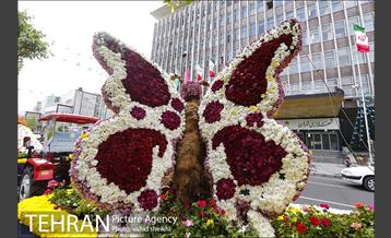 کاروان گل در خیابان بهشت 16