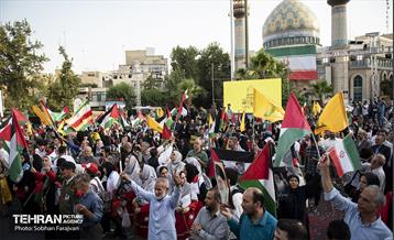 استقبال از خانواده شهدای غزه در میدان فلسطین تهران 11