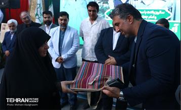 رونمایی از مجسمه های 6 شهید در منطقه 15 15