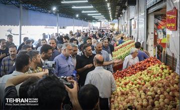 بازدید شهردارتهران از میدان میوه و تره‌بار صادقیه 8