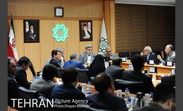 شوراى معاونین شهردار، شهرداران مناطق، مدیران عامل سازمان ها، شرکت ها و موسسات شهردارى تهران 43