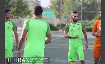 اولین تمرین تیم فوتبال نفت تهران با حضور علی کریمی