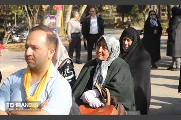 مراسم تقدیر و تکریم از پرستاران شاغل و همسران جانباز منطقه ۱۶ 18