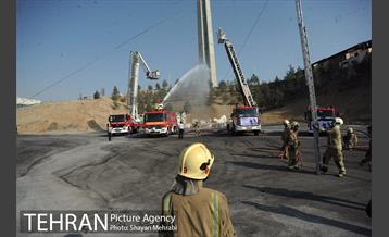 بازدید دکتر نجفی از مانور نیروهای آتش نشانی 15