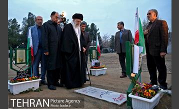 حضور رهبر انقلاب در مرقد مطهر امام راحل و گلزار شهدای بهشت زهرا 18