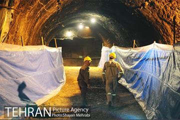 ورود دستگاه تمام مکانیزه(TBM) به ایستگاه مترو شهدا 17