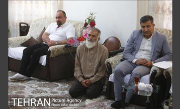 دیدار شهردار از خانواده شهید طباطبایی نیا 9