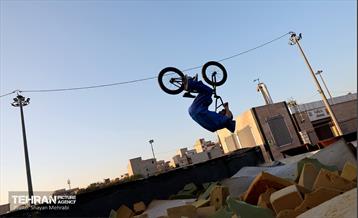 بازدید کمیسیون برنامه و بودجه شورای شهر از پروژه‌های منطقه 11 32