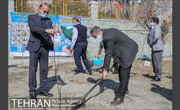 مراسم درختکاری به مناسبت یادبود همکاران جانباخته کرونا در شهرداری تهران 35
