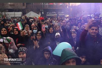 جشن نیمه‌شعبان در میدان ولی‌عصر (عج) - 3 17