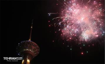 نورافشانی برج میلاد در شب پیروزی انقلاب اسلامی 9