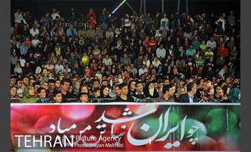 ویژه برنامه شب فیروزه ای در دریاچه شهدای خلیج فارس 10