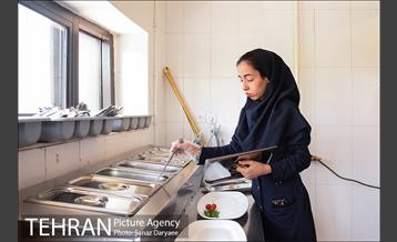 رستوران پردیس قلهک با پرسنل ناشنوا  11