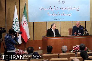 امضای تفاهم نامه همکاری توسعه حمل و نقل ریلی بین وزارت نفت و شهرداری تهران 22