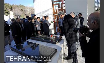 در آغاز چهلمین فجر انقلاب، آیین اهتزاز بزرگترین پرچم مقدس کشورمان با حضور شهردار تهران 3