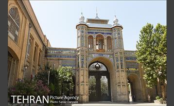 بازدید اعضا شورای شهر از محوطه سردرب باغ ملی و میدان مشق 7