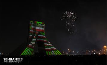 نورافشانی جشن پیروزی انقلاب اسلامی در میدان آزادی 16