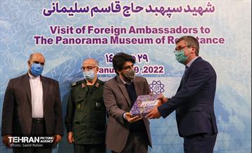بازدید سفرا از سراسرنمای شهید سلیمانی 39