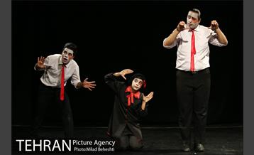 نمایش ماجرای عجیب سگی در شب‎ 14