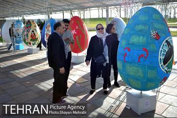 جشنواره تخم مرغ رنگی در میدان آزادی 10