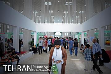 دومین روز از بیست و نهمین نمایشگاه بین المللی کتاب تهران 23