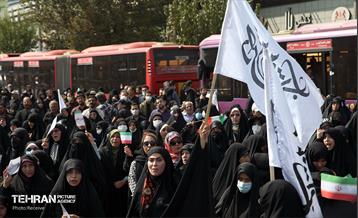 راهپیمایی نمازگزاران نماز جمعه تهران در اعتراض به حوادث اخیر