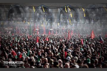 اقامه نماز بر پیکر آقای شهید ایران - 3 8